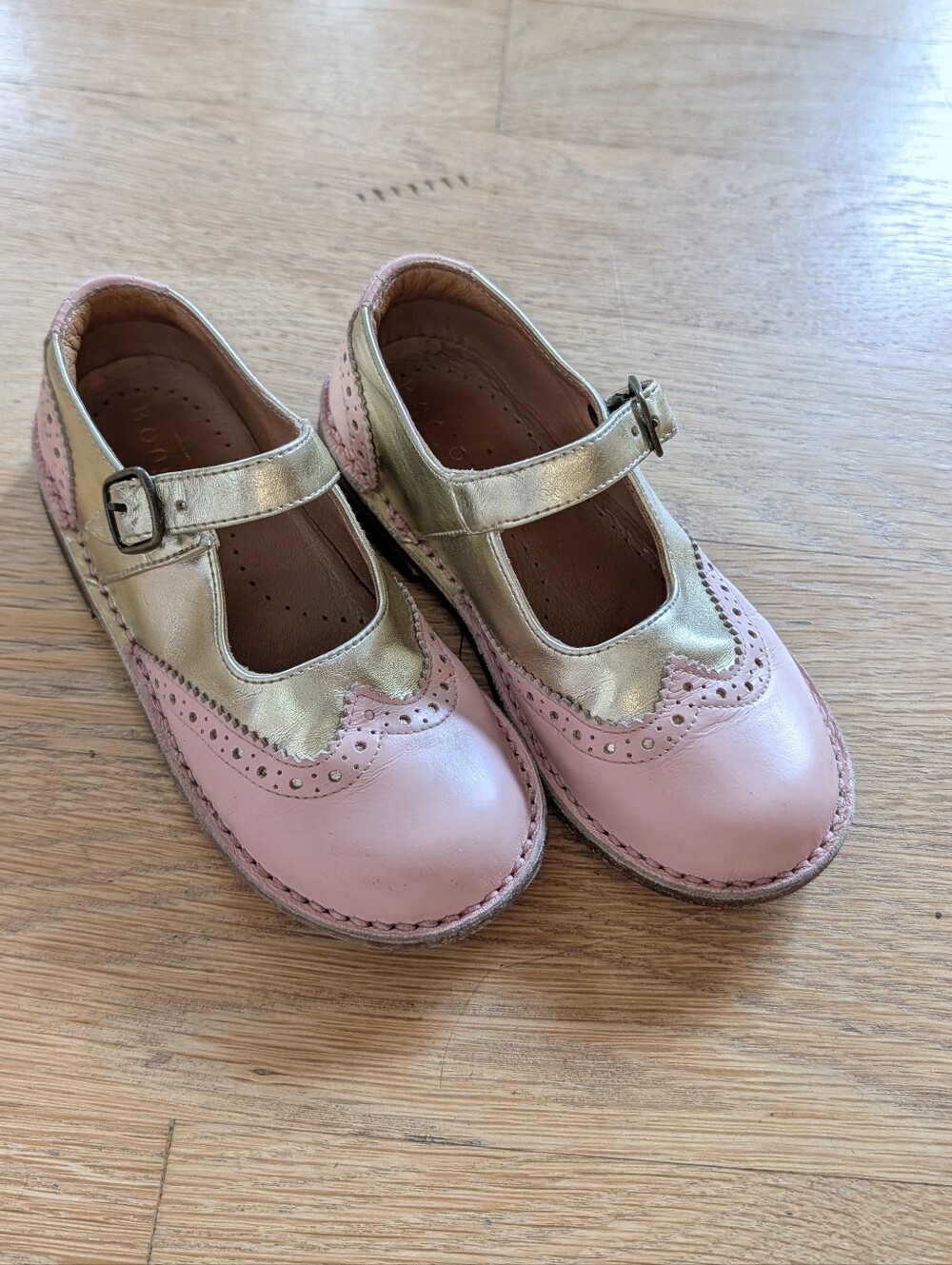 Bonjour? Kids Metallic Gold and Pink Mary Jane Dress Shoes Sz 26